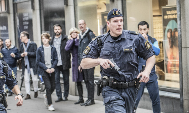 I dag våkner svenskene til «sorgens dag»: - Vi har levd på lånt tid, sier terrorforsker